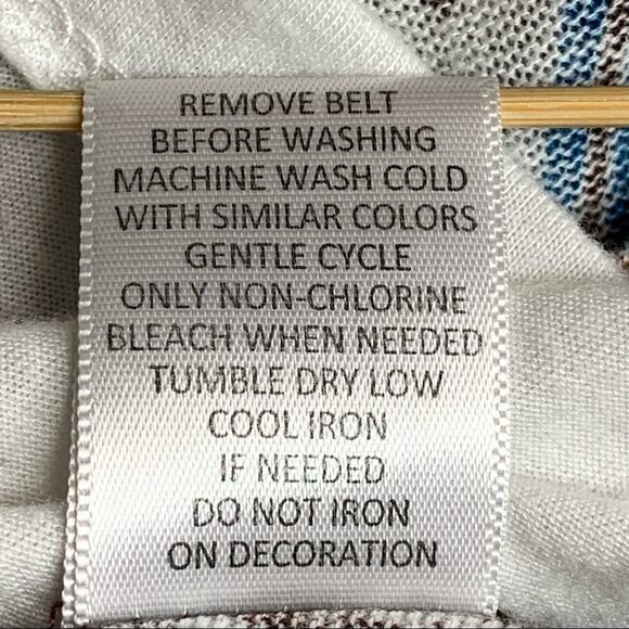 Almost Famous Crochet on Back 3/4 Sleeve Size S - Picture 7 of 8